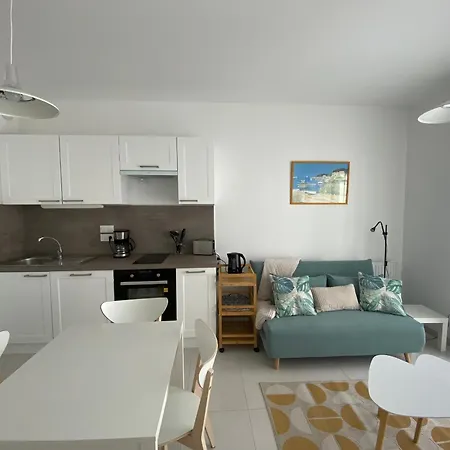 Apartment Bel T2 Neuf Avec Balcon, Parking Souterrain Et Proche Plage - Centre! - Fr-1-539-65 Royan