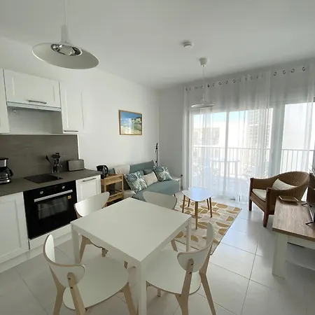 Apartment Bel T2 Neuf Avec Balcon, Parking Souterrain Et Proche Plage - Centre! - Fr-1-539-65 Royan
