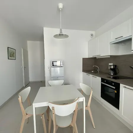 Apartment Bel T2 Neuf Avec Balcon, Parking Souterrain Et Proche Plage - Centre! - Fr-1-539-65 Royan