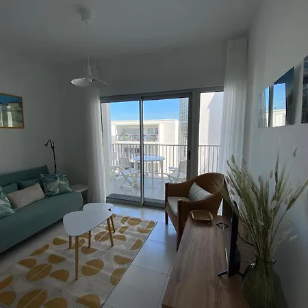 Bel T2 Neuf Avec Balcon, Parking Souterrain Et Proche Plage - Centre! - Fr-1-539-65 Royan